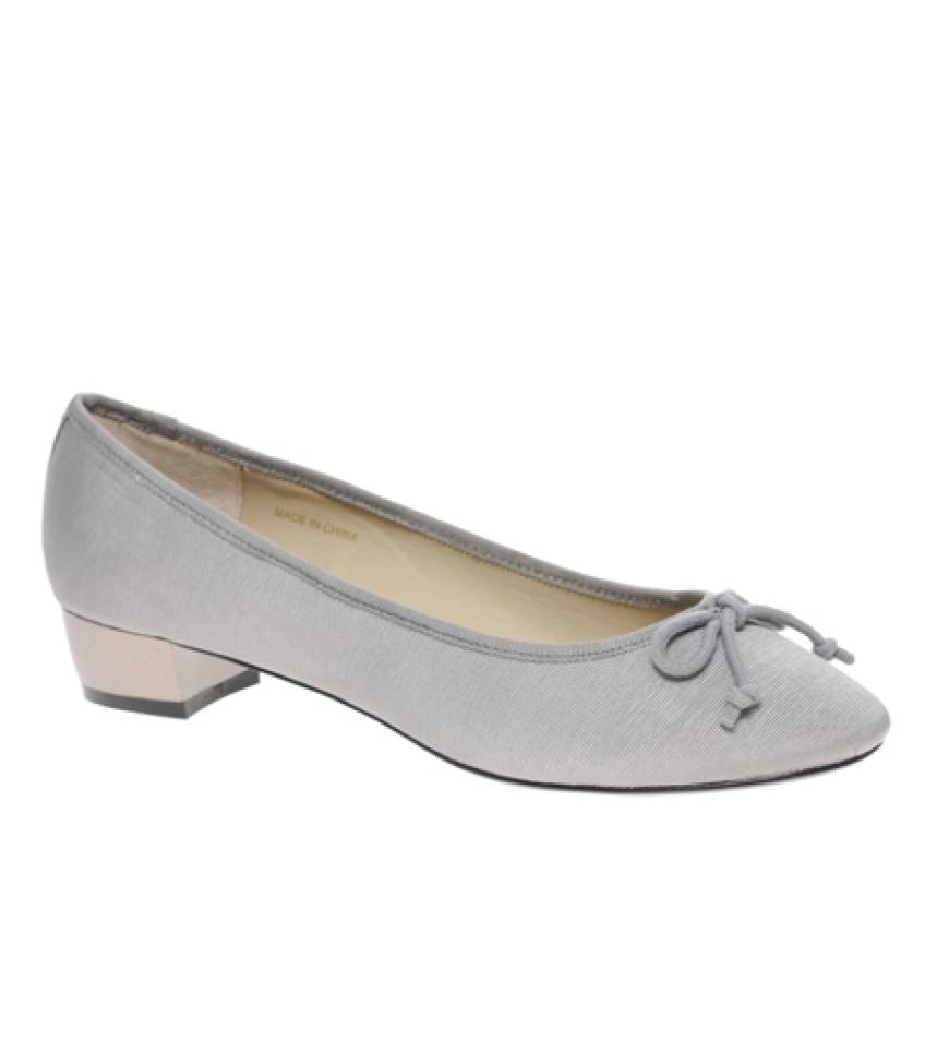 Kate Bosworth mag's bequem: Ballerinas mit Goldabsatz über asos.de, ca. 40 Euro