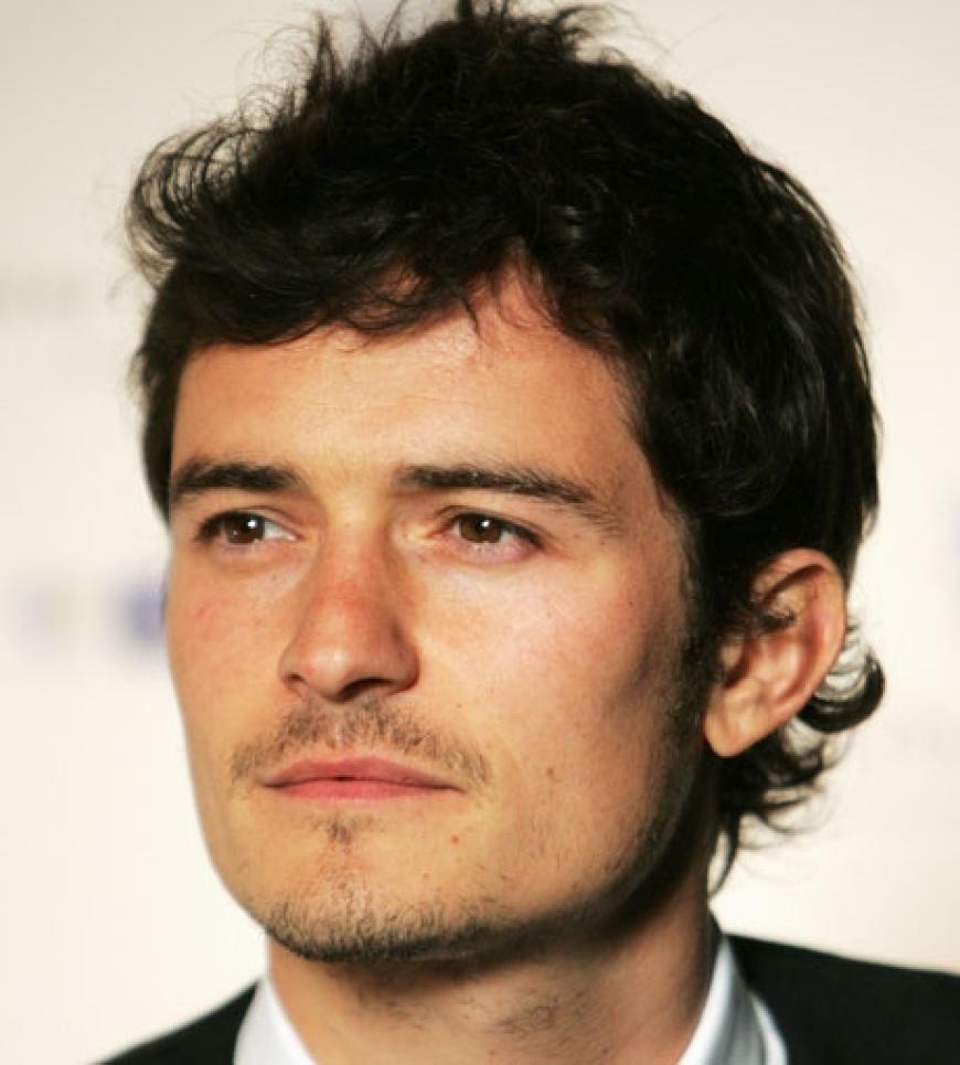 Orlando Bloom mit sehr leichtem Bart. Obs seiner akutellen Freundin, Topmodel Miranda Kerr, gefällt?