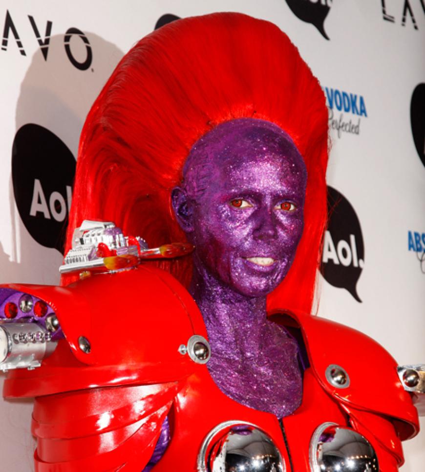 Grusel-Alarm in Hollywood: Auch Promis sind jedes Jahr im Halloween-Fieber. Allen voran Topmodel Heidi Klum, die jährlich ihre berühmte Kostümparty feiert und mit extravaganten Outfits für Aufsehen sorgt. 2010 kam sie als Superwoman