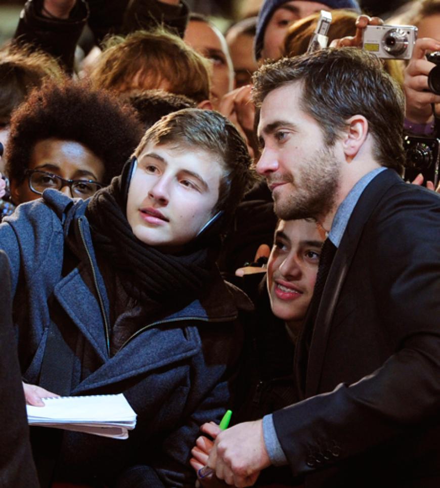 Ein letztes Mal über den Roten Teppich in Berlin: Jake Gyllenhaal nahm sich auch zum großen Berlinale-Finale Zeit für seine Fans