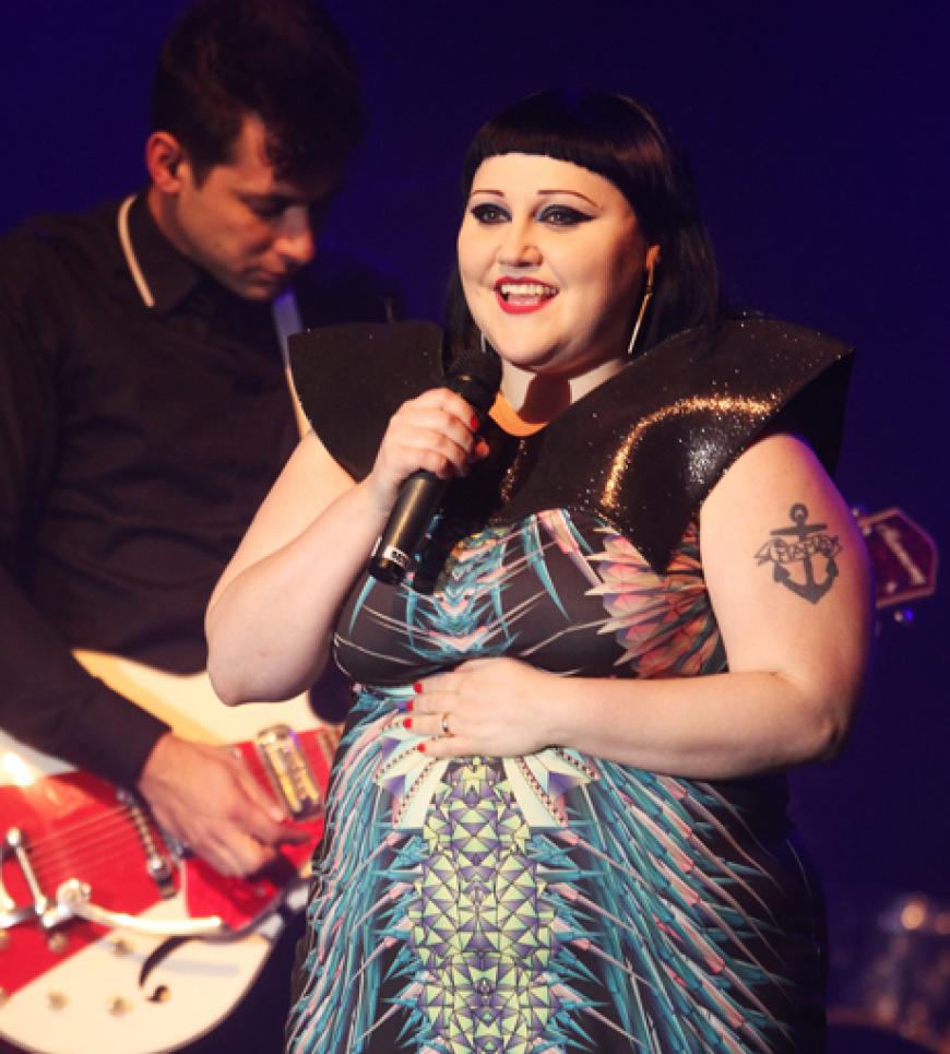 Doch Beth Ditto war nicht zum Spaß da - sie trat auf, um Spenden zu sammeln