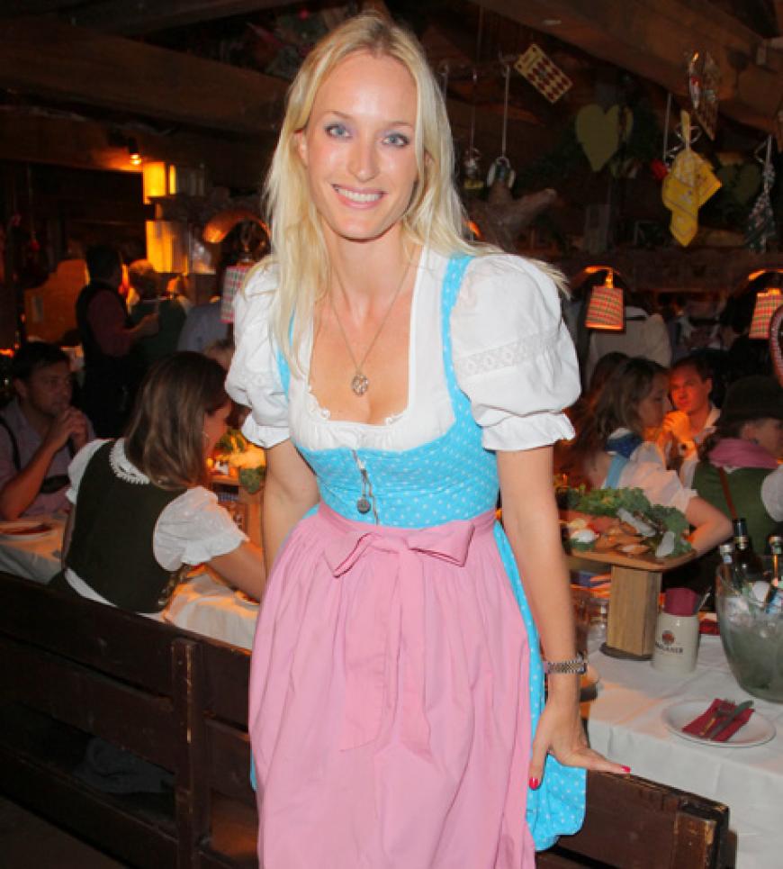 Ooops, peinlich! Petra Gessulat (Chefredakteurin Cosmopolitan) passiert ein kleiner Fauxpas auf den Wiesn ..