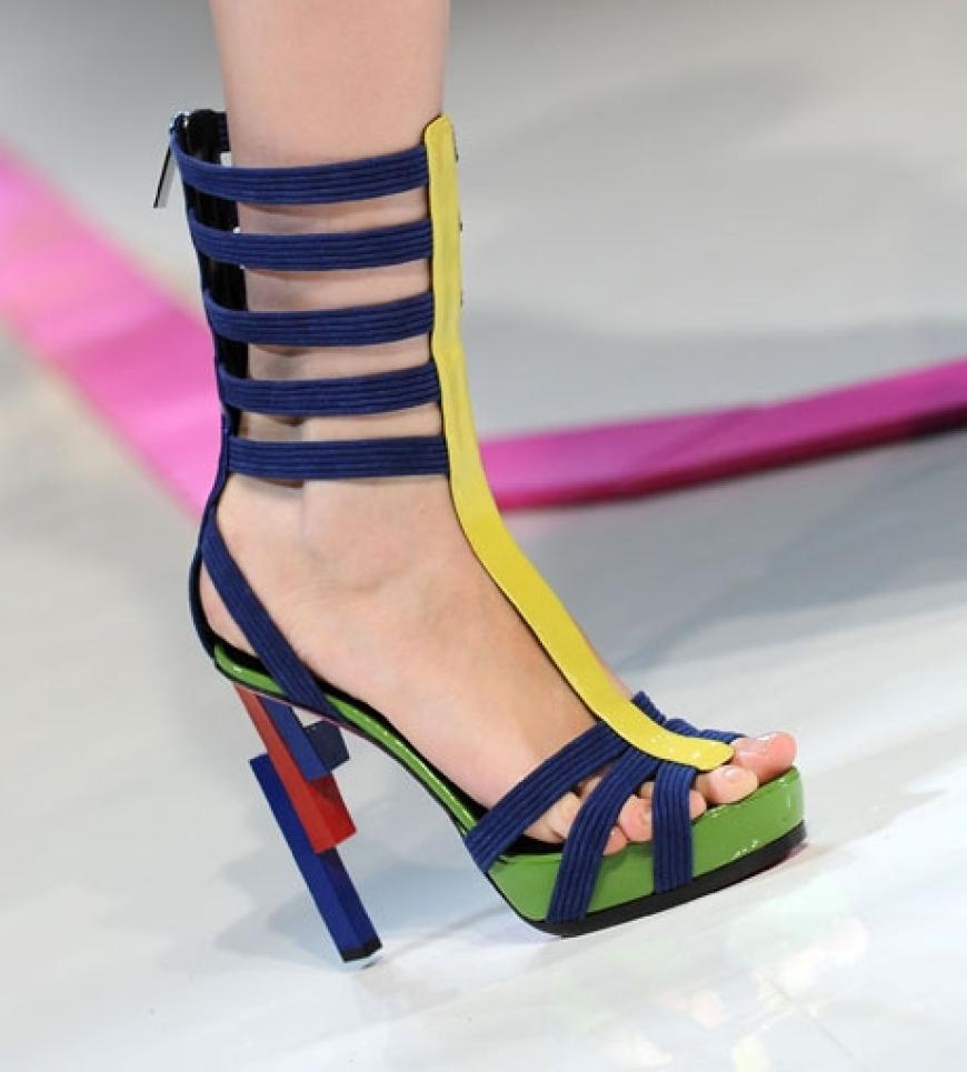 Knallige Treter aus der Frühling-/Sommer-Kollektion 2010 von Ungaro