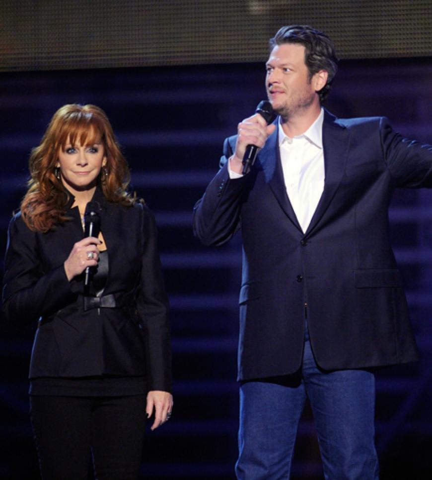 Reba McEntire und Blake Shelton führten gemeinsam durch den Country-Abend