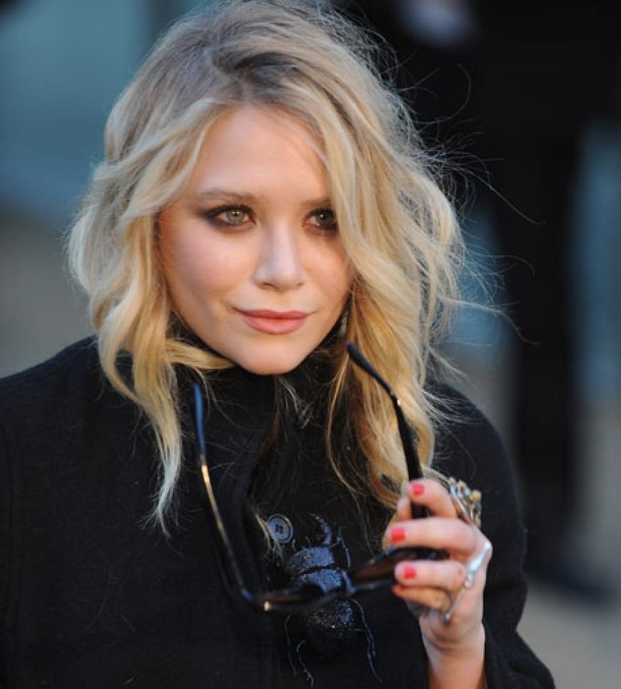 Mary-Kate Olsen reiste extra nach London, um sich von den neuen Trends inspirieren zu lassen. Sie und ihre Zwillingsschwester Ashley besitzen bereits ein eigenes Modelabel