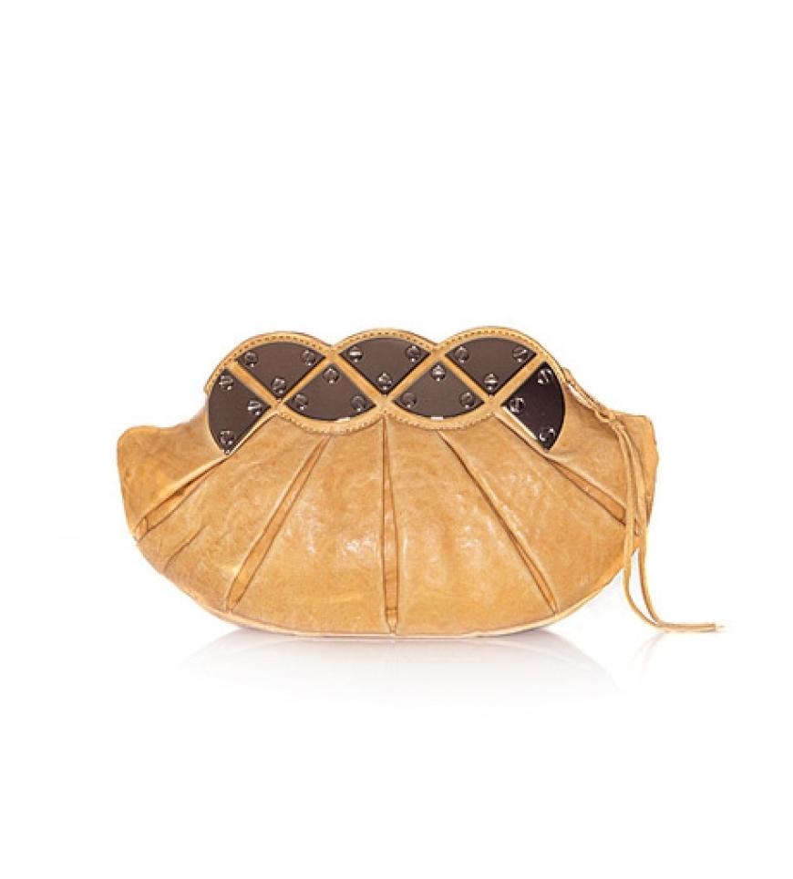 Edel: Clutch, 100 % Leder von Kaviar Gauche, ca. 429 Euro.
Erhältlich über quartier-deluxe.com