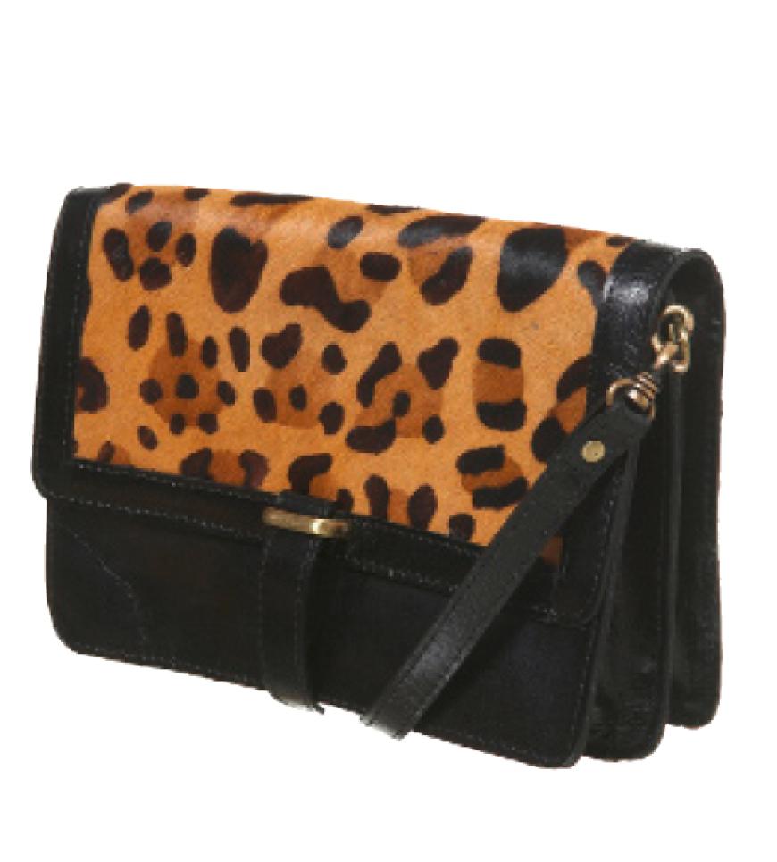 Wer nur einen Akzent setzen will, wählt eine kleine Cross-Body-Bag. Leo meets Business von Topshop, ca. 70 Euro