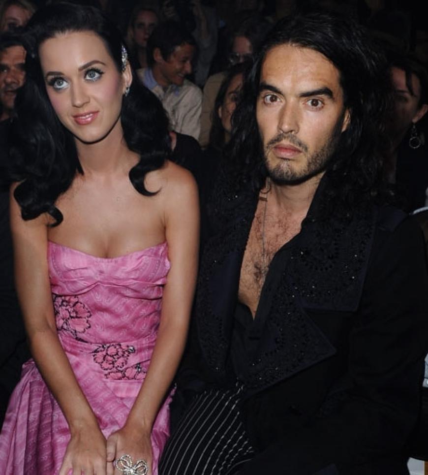Die letzten Wochen wurde nur über die mögliche Beziehung zwischen Katy Perry und Russell Brand spekuliert, aber jetzt ist es amtlich. Die Sängerin und der Comedian sind ein Paar
