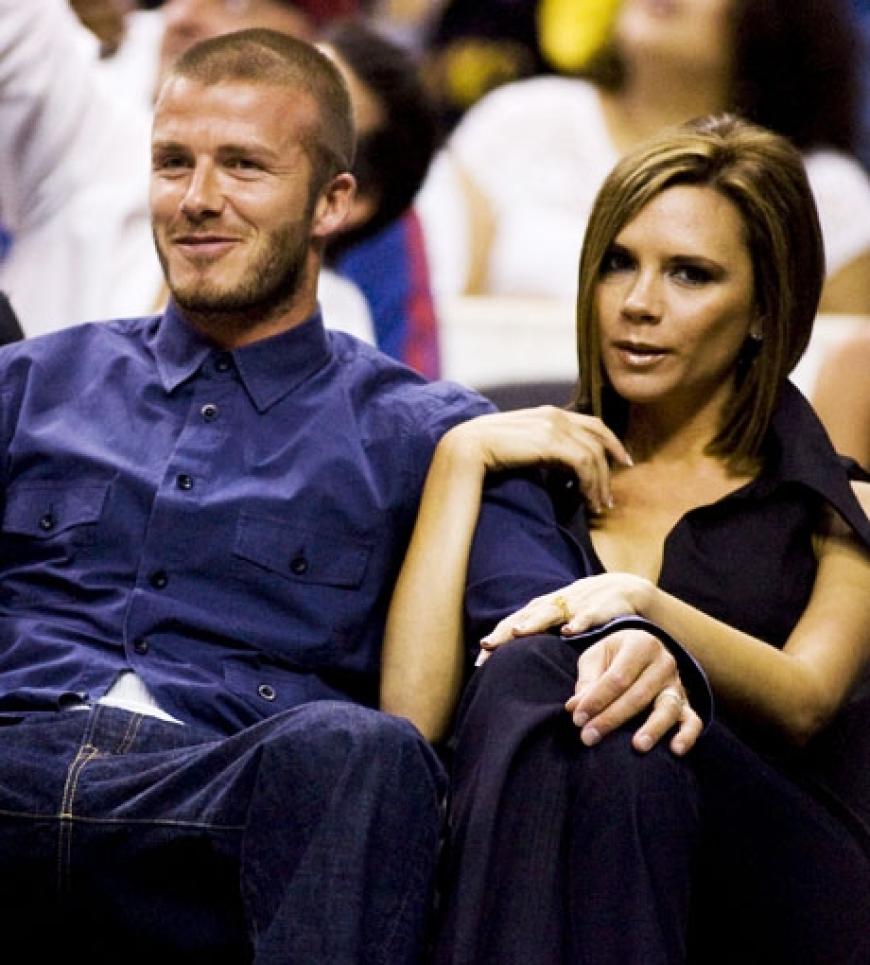 Die Beckhams zu Gast bei einem Basketball-Spiel der