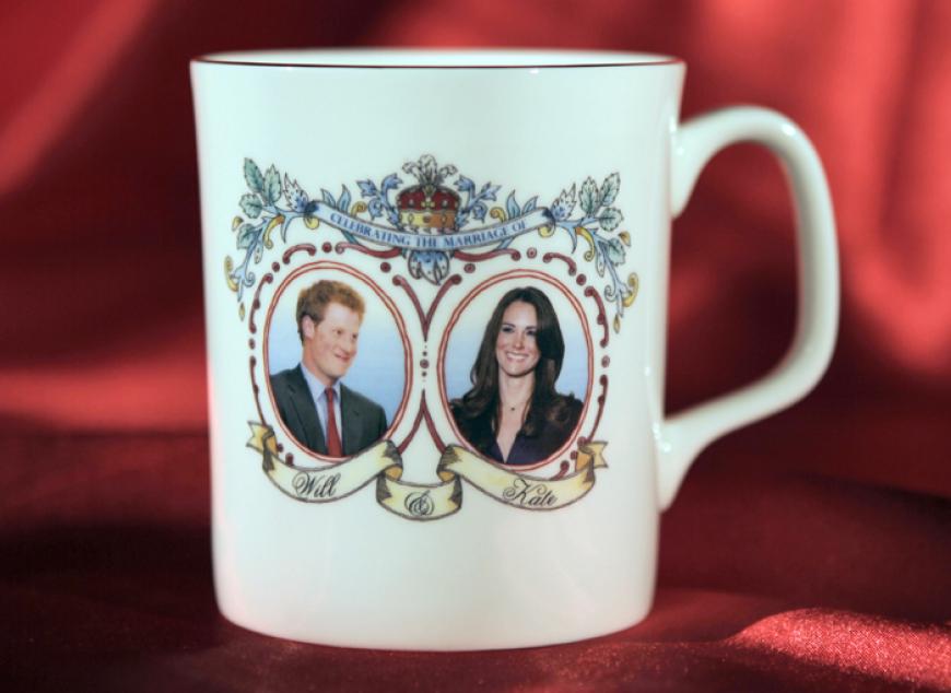 Ooops! Dieser Merchandise-Fabrikant scheint sich mit den Royals nicht auszukennen, denn statt William lässt er Kate kurzerhand Prinz Harry heiraten