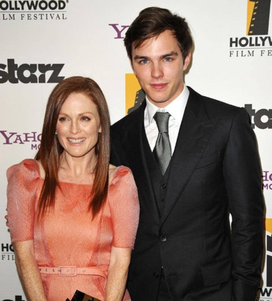 Julianne Moore posierte gemeinsam mit dem britischen Schauspieler Nicholas Hoult