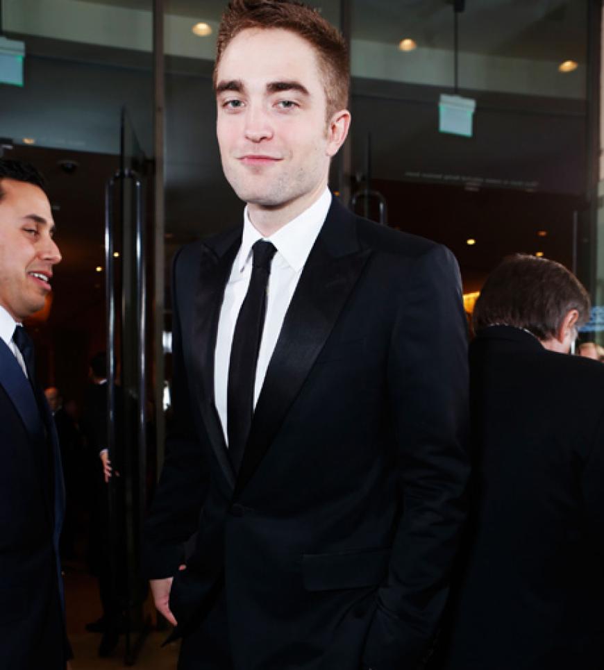 Robert Pattinson kam ohne seine Noch-Freundin Kristen Stewart. Angeblich soll es nach dem Liebescomeback wieder heftig kriseln