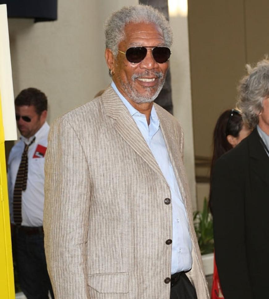 Morgan Freeman kam solo. Aber sein Privatleben sorgt immer noch für Wirbel. Angeblich hat sich der Star in seine Stiefenkelin verliebt und will die 45 Jahre jüngere Frau auch heiraten