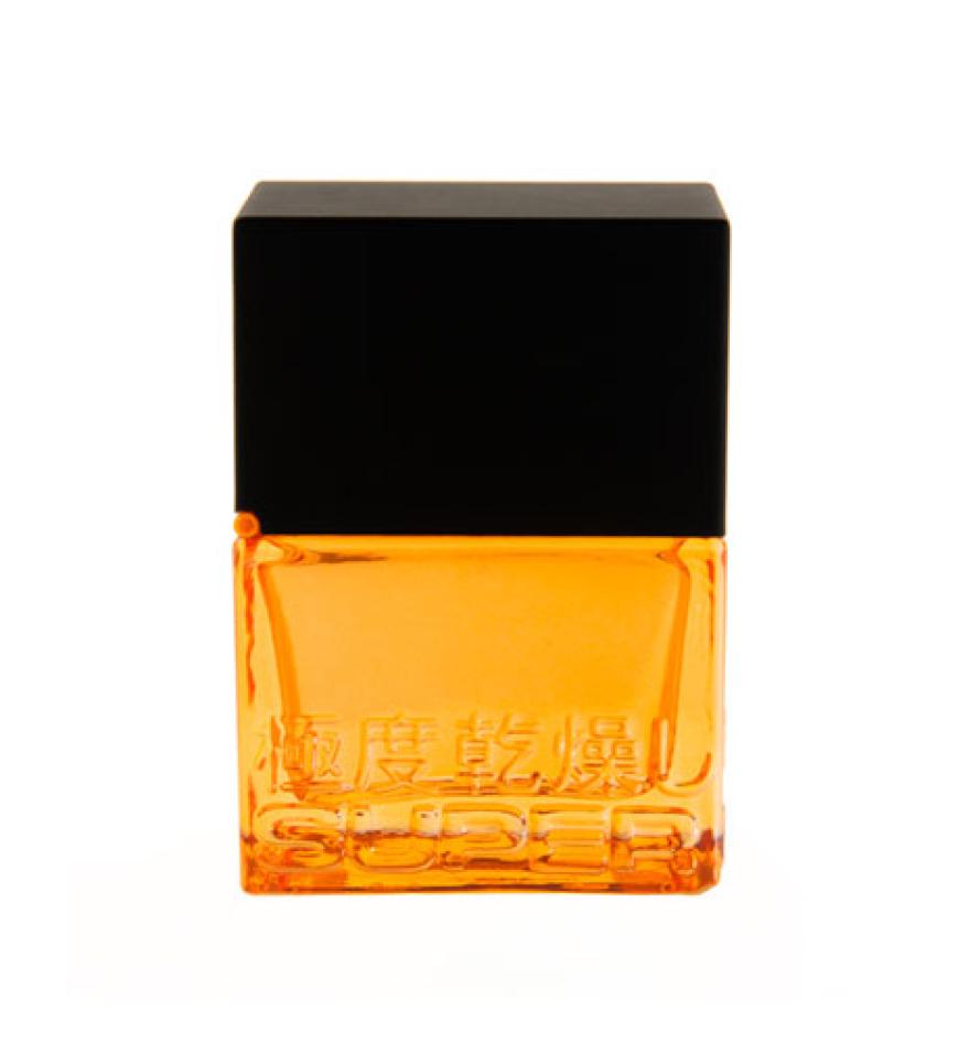 Wer seinen Mann mit einem tollen Geschenk überraschen möchte, sollte zum neuen Duft von Superdry greifen. Riecht angenehm nach herber Orange.