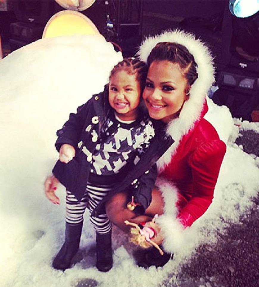 Christina Milian und Töchterchen Violet amüsieren sich im Schnee