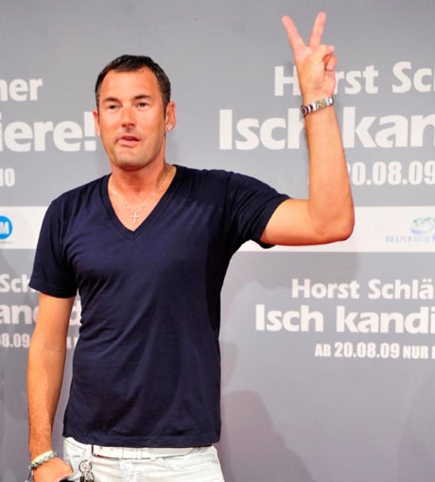 Designer Michael Michalsky posiert für die Fotografen