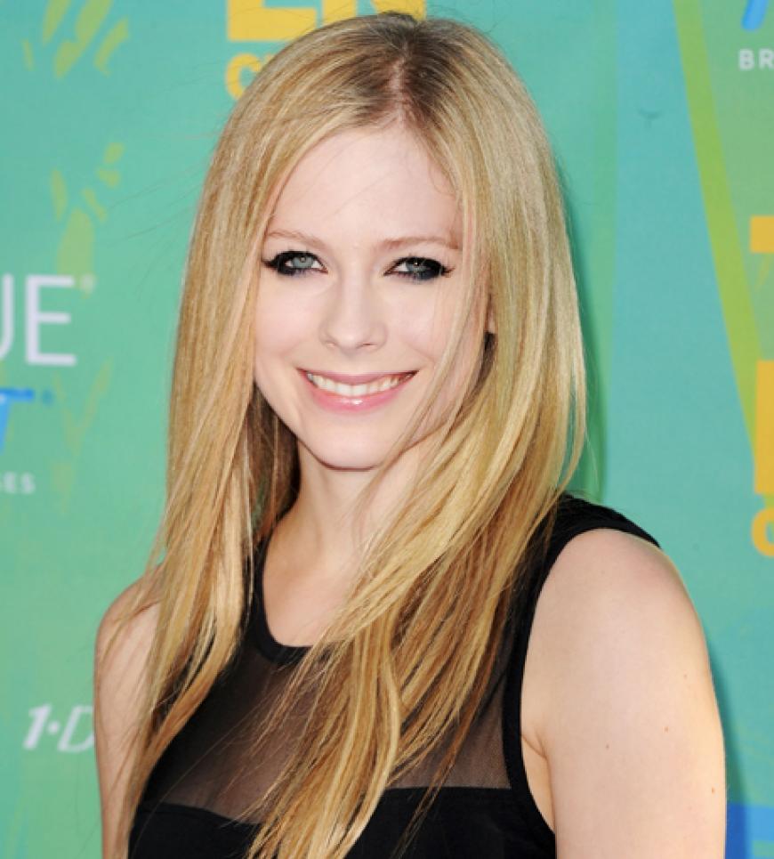 Frisch erholt aus dem Urlaub strahlte Sängerin Avril Lavigne in die Kameras