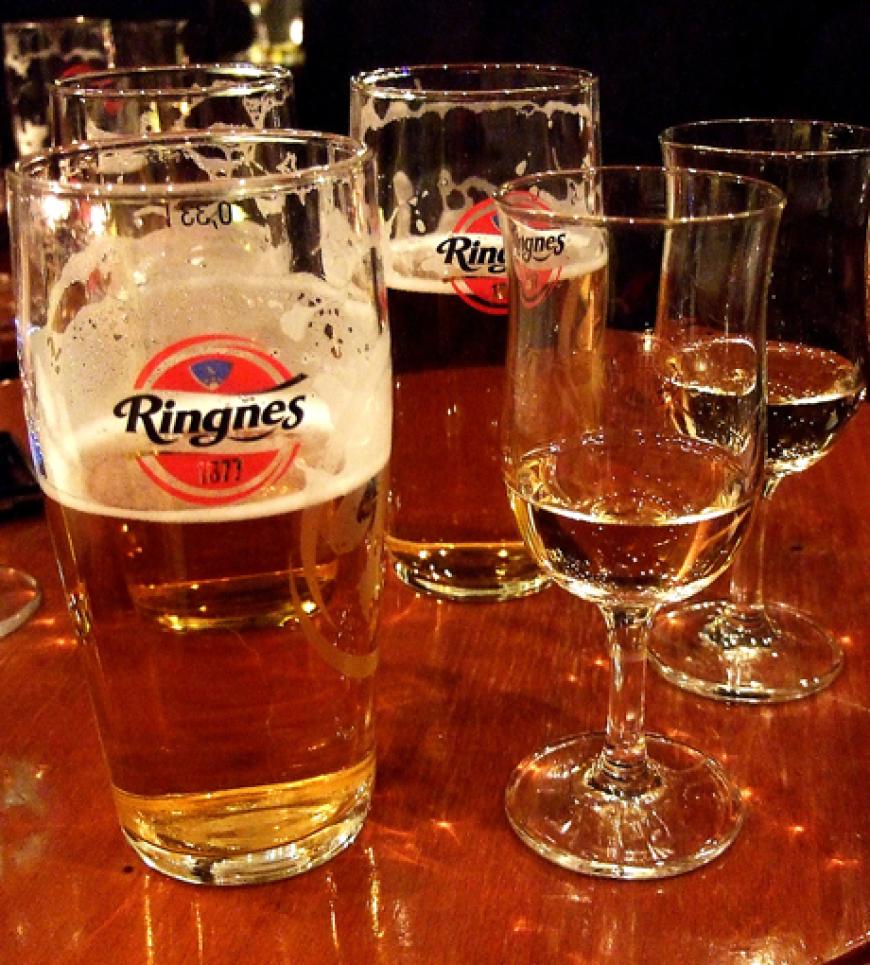 In der Bar gibt es lokales Bier und Aquavit