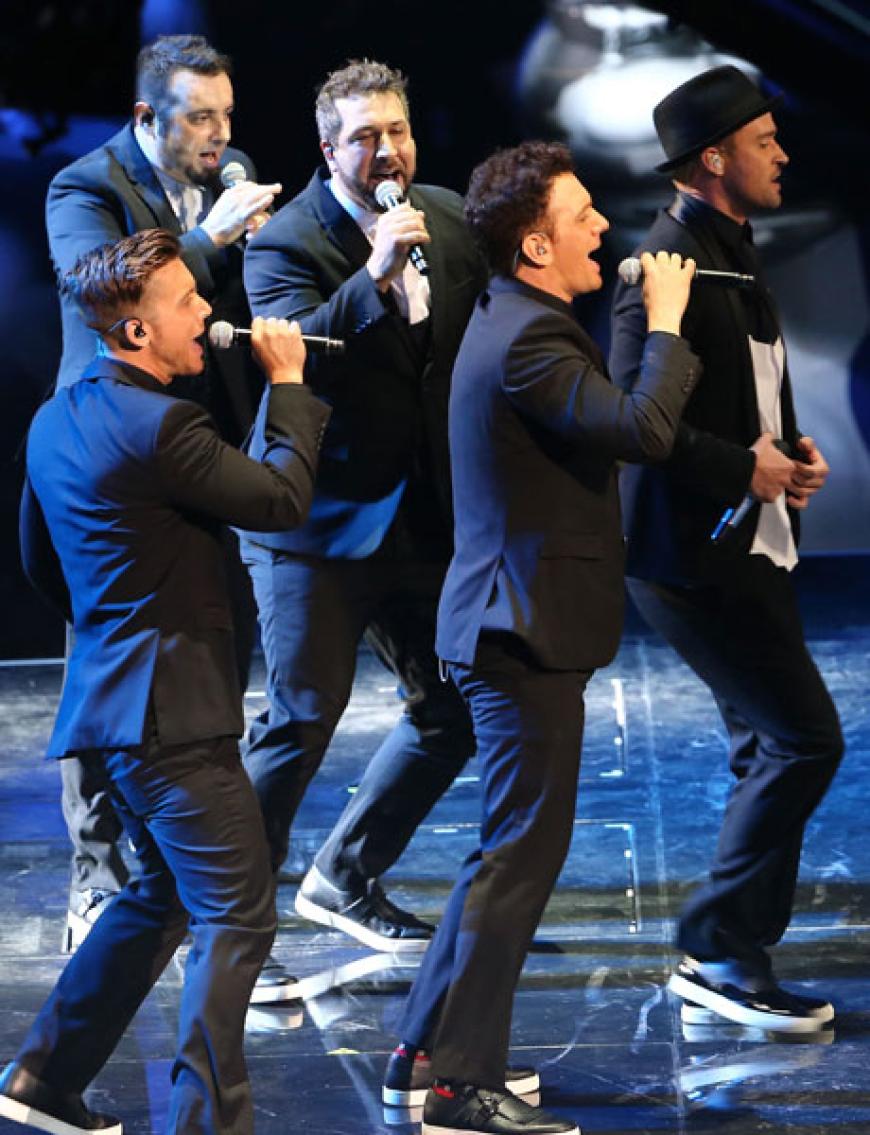 ... und dann holte er noch seine ehemaligen Bandkollegen von N'Sync zu sich auf die Bühne. Sie sangen