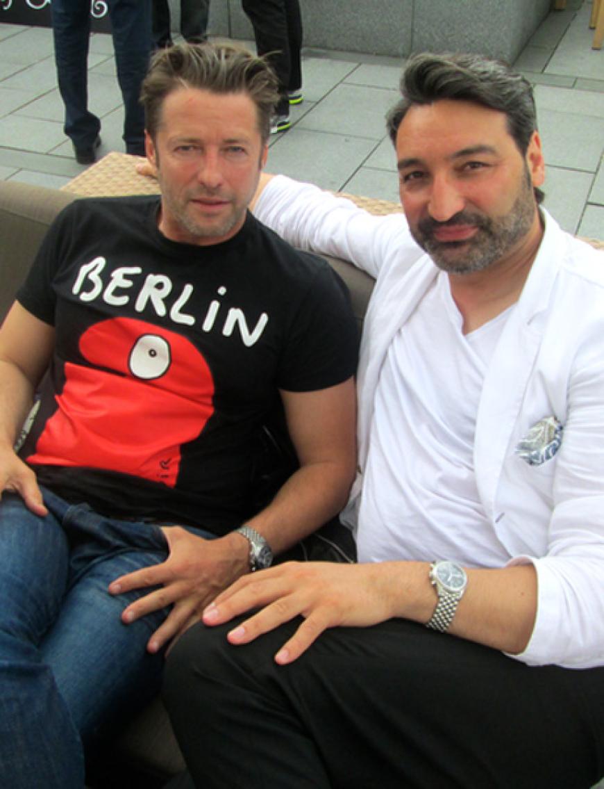 Time to say goodbye: Tag 5 auf der Berlin Fashion Week!´ It-Boy und Jungdesigner André Borchers war wieder für uns vor Ort und teilt seine Erlebnisse und Schnappschüsse mit den OK!-Lesern.´ Bruno Eyron und Mousse T chillen auf der Dachterasse des