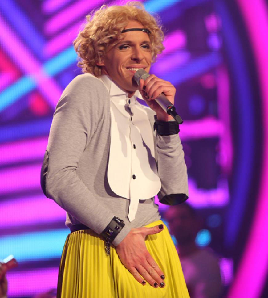 Häufig machen die DSDS-Kandidaten nicht nur mit ihren Stimmen auf sich aufmerksam. Vor allem ihre Outfit-Wahl lässt doch manchmal sehr verwundern. OK! hat die Fashion-Fauxpas' der letzten Staffeln zusammengestellt