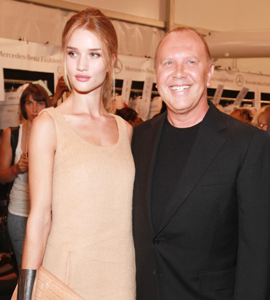 Backstage-Babe: Rosie Huntington-Whiteley mit Michael Kors