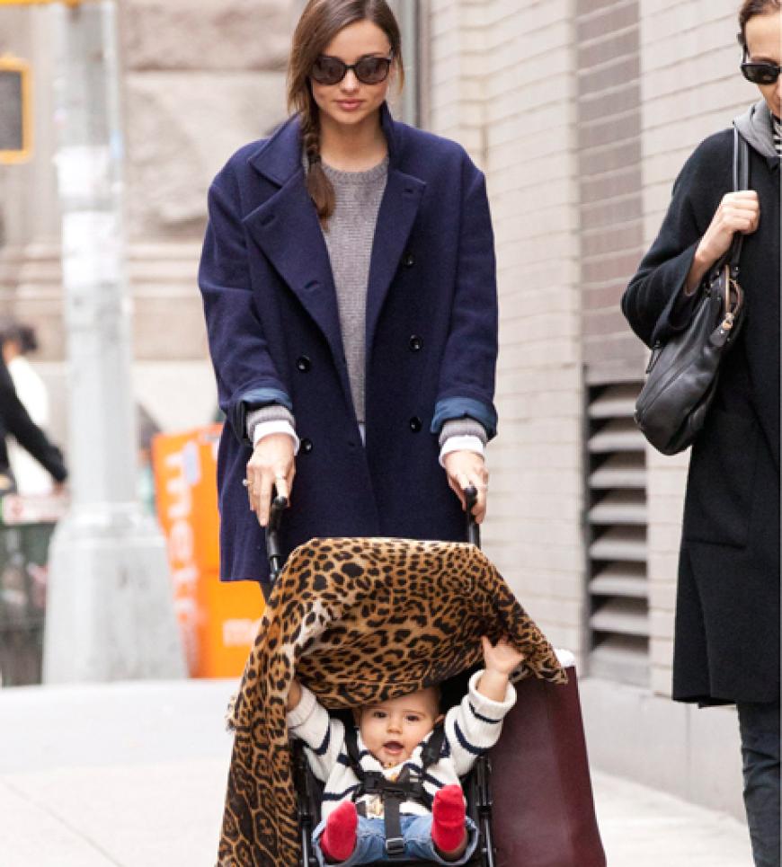 Miranda Kerr und ihr süßer Sohn Flynn beim Spaziergang in New York