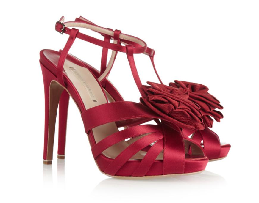 Auf Armors Keil: Mit diesen roten High Heels sind wir Wolke Sieben ganz nah: über THE OUTNET, ca. 3,8 Euro