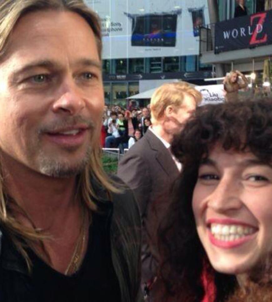 OMG! Edith hatte ein Riesenglück - sie durfte Brad Pitt in den Arm nehmen! Er war für die Premiere seines Films
