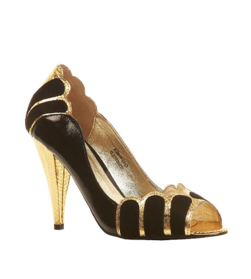 Diese Diven-Schuhe bringen jeden Look auf Hochglanz: High Heel in Art-decó-Optik von Topshop, ca. 70 Euro