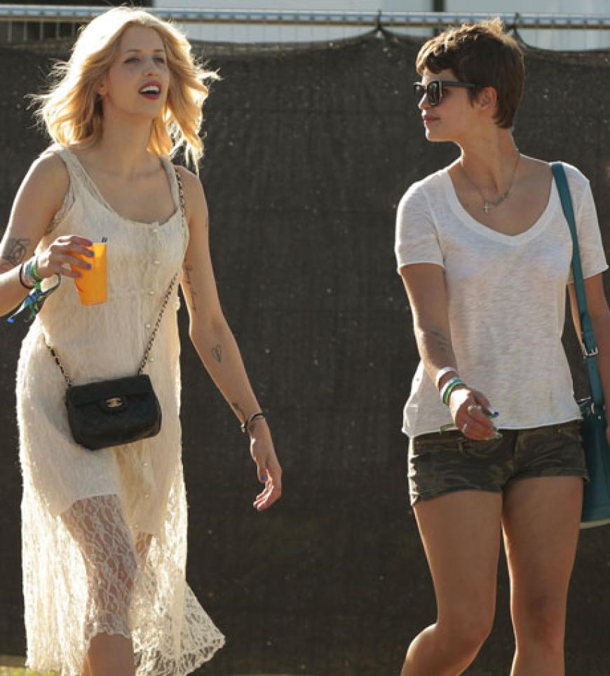 Party, Drinks und Drogen: Gemeinsam mit ihrer Schwester Pixie Geldof besuchte Peaches gern Festivals