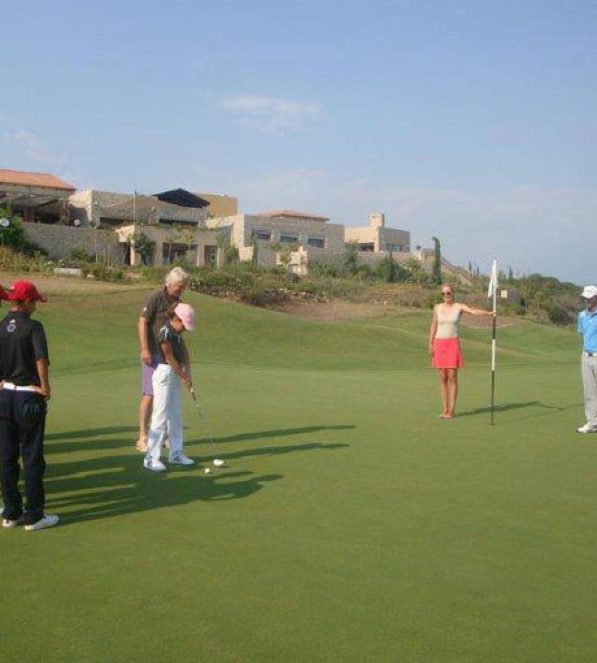 Bettina und Stefan zusammen beim Golfen