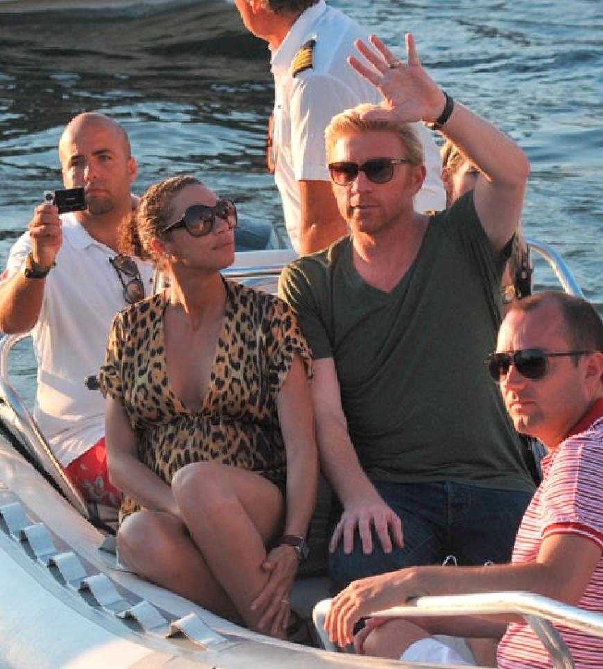Das Paar urlaubt mit Freunden in St. Tropez