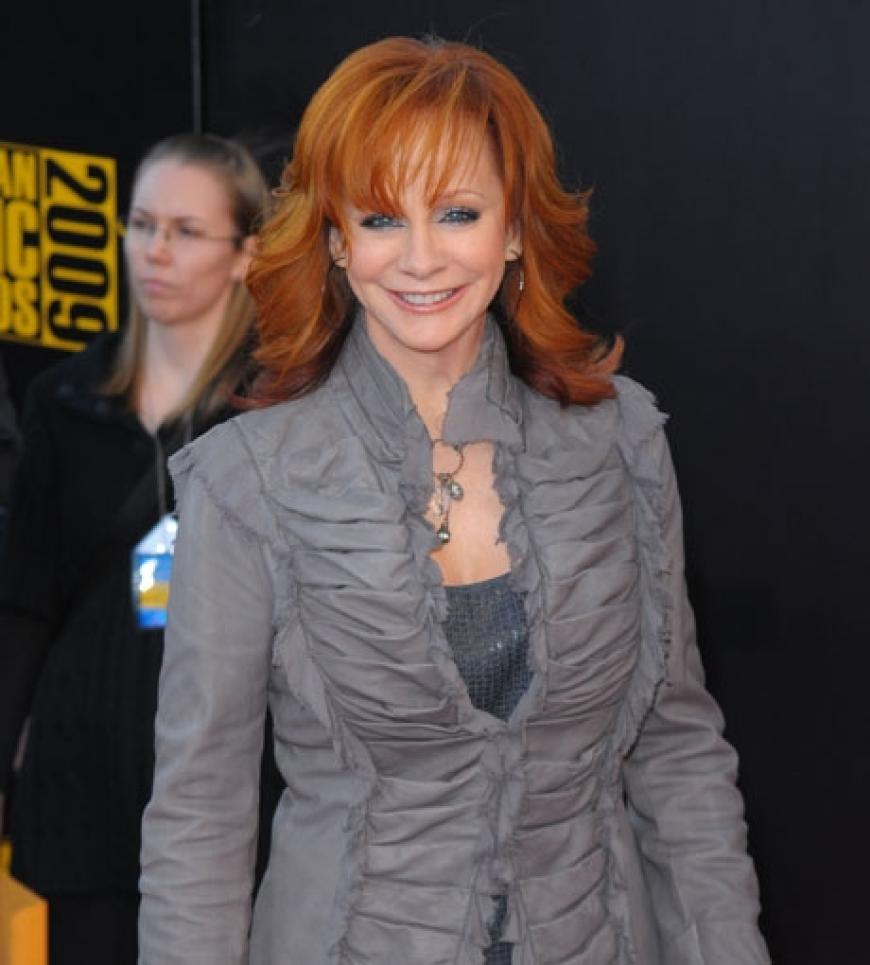 Schauspielerin Reba McEntire freute sich auf den Abend und durfte später auch einen Award übergeben