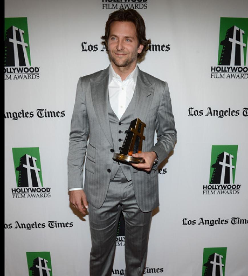 Bradley Cooper mit der Auszeichnung als