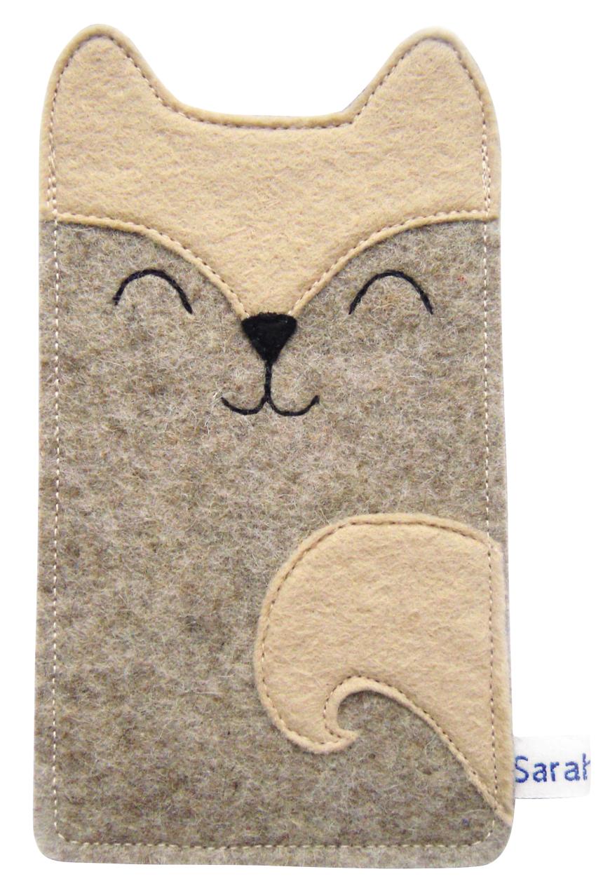 Wir sind entzückt: nein, wie süß! Handytaschen gibt's zwar wie Sand am Meer, doch dieser kleine Kamerad aus Filz hat es uns einfach angetan. sarahkami über dawanda.com, 16 Euro