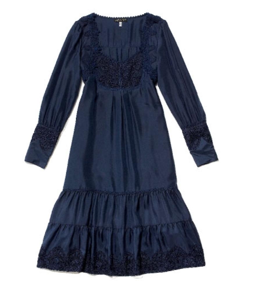 Kleid mit Spitzeneinsatz von Apart,
ca. 130 Euro
