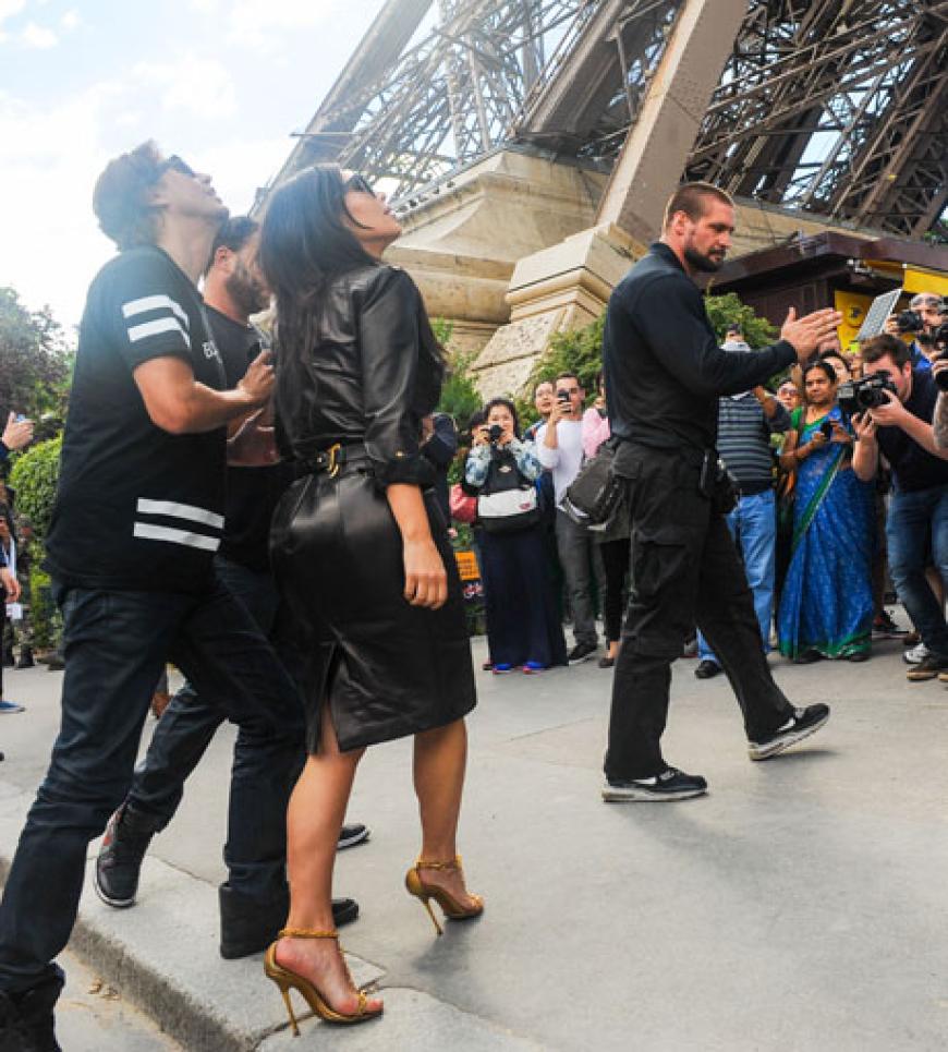 Sightseeing: Kim schaut sich kurz vor der Hochzeit den Eifelturm an
