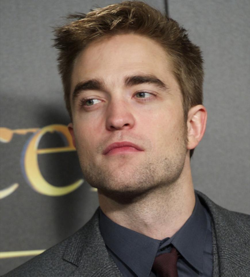 Finstere Miene: Robert Pattinson schaut ziemlich ernst