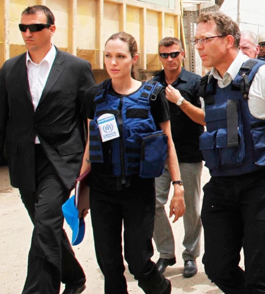 Die 34-jährige Lebensgefährtin von Brad Pitt engagiert sich seit mehreren Jahren erfolgreich für humanitäre Projekte