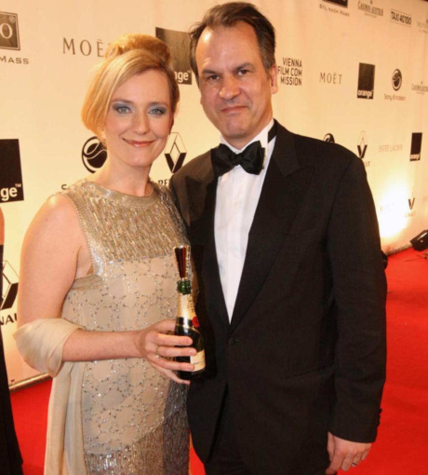 Der Schauspieler und Regisseur Christoph Buchholz posierte gemeinsam mit der österreichischen Schauspielerin Lena Reichmuth auf dem roten Teppich