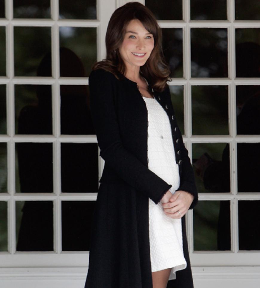 Auch mit dabei: Die französische First Lady Carla Bruni-Sarkozy. Sie macht auf jedem Anlass durch ihren klassischen Stil eine gute Figur