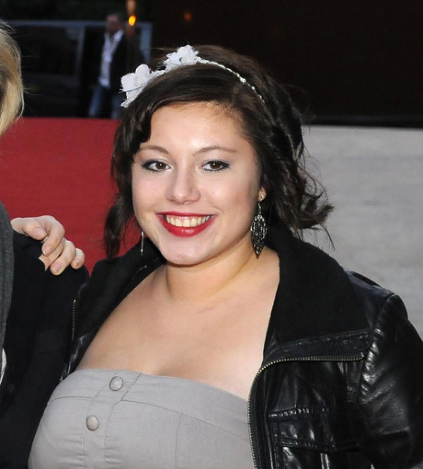 Julia Augustin alias "Vanessa Steinkamp" ist bald wieder bei "AWZ" zu sehen Julia Augustin alias "Vanessa Steinkamp" ist bald wieder bei "AWZ" zu sehen