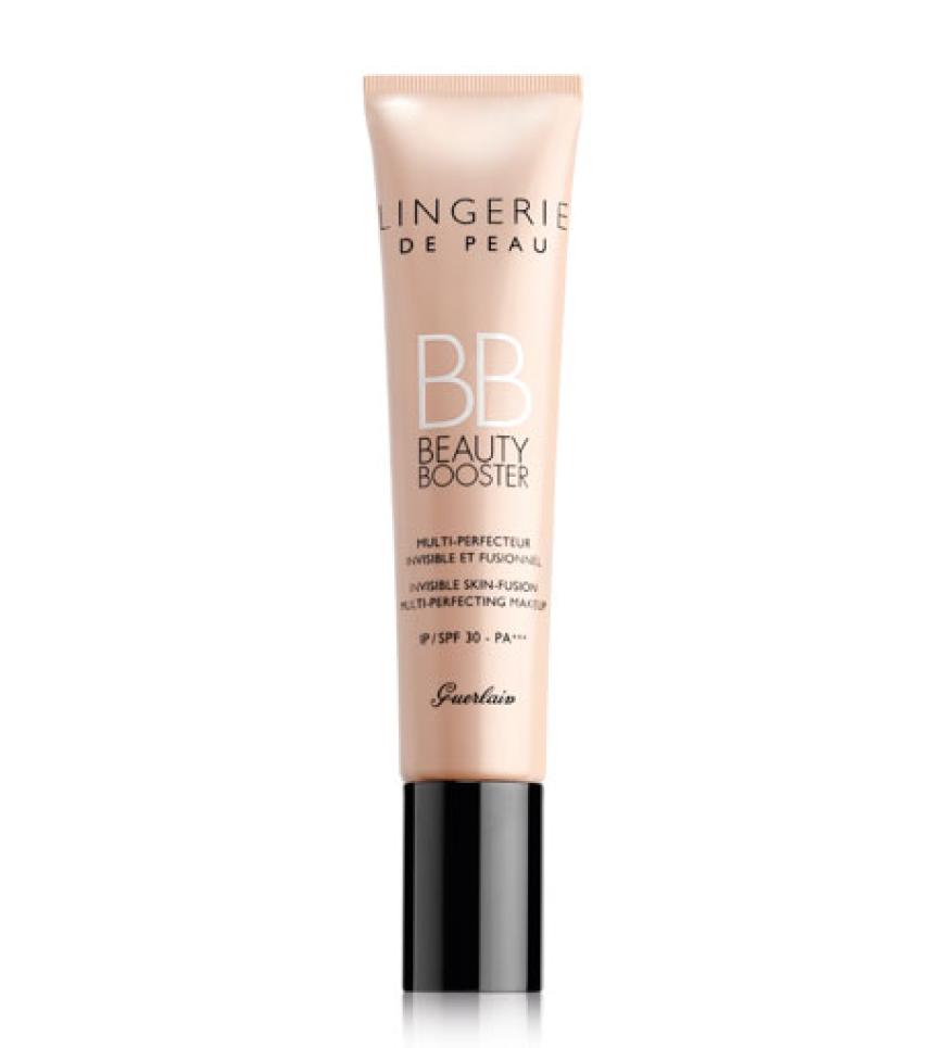 Guerlain hat eine wirklich schöne BB Cream auf den Markt gebracht: sie lässt sich ebenmäßig auftragen, hat einen angenehmen Duft und deckt kleine Unebenheiten problemlos ab. Es gibt sie in dem Farbnuancen light und Medium, doch mit 46 Euro für 40 ml hat sie auch einen stolzen Preis.