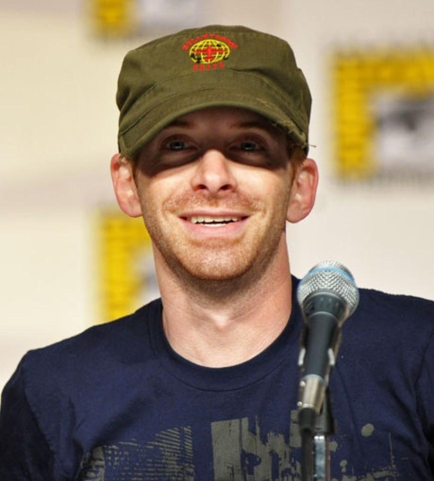 Die Mütze ist wohl eine Nummer zu groß, oder Seth Green?