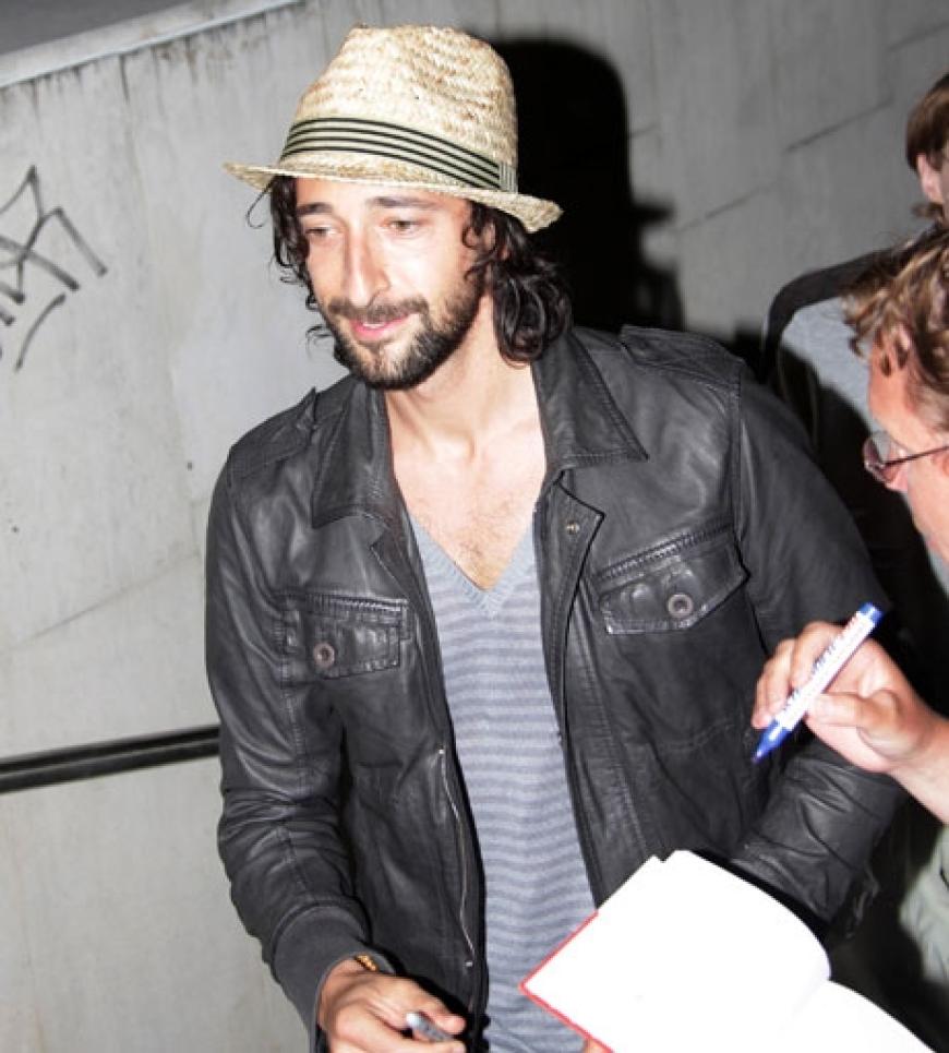Adrien Brody ist zu Gast bei der Mercedes-Benz Fashion Week in Berlin
