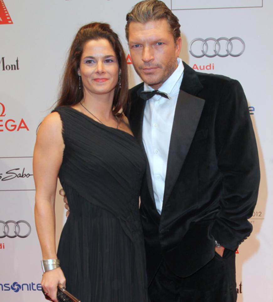 Schwieriger Gang: Für Schauspieler Hardy Krüger jun. und Frau Kathrin war der Auftritt beim Deutschen Filmball der erste Öffentliche nach dem tragischen Kindstod ihres Sohnes Paul-Luca im Juli 2011