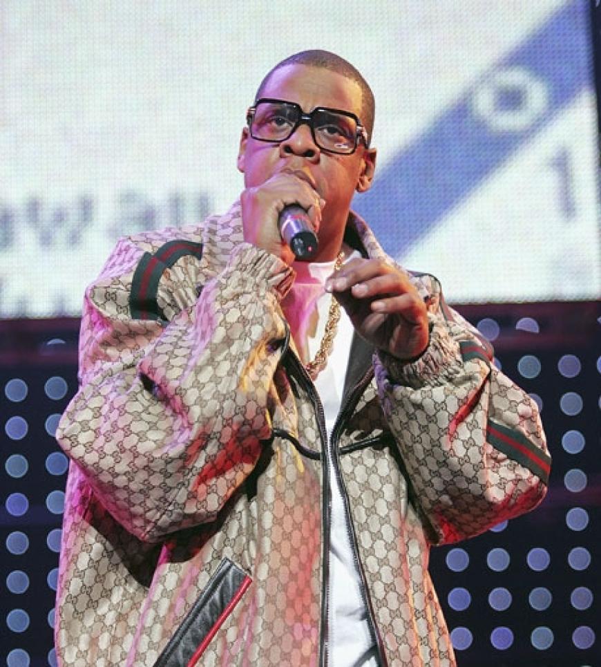 Was früher nur die schlimmsten Streber trugen, schmückt plötzlich Hollywood-Stars. Auch Rapper Jay-Z steht der