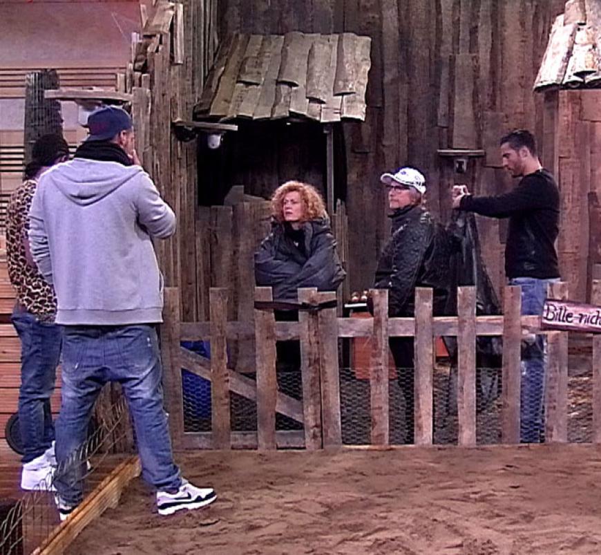 Bestrafung wegen zu vieler Regelverstöße: Weil die Bewohner ihre Mikros nicht tragen oder zuhalten, Englisch sprechen (ohne David) und Essen teilen, folgt das böse Erwachen. Lucy, Manuel und Martin verbringen daher eine Nacht im Strafbereich