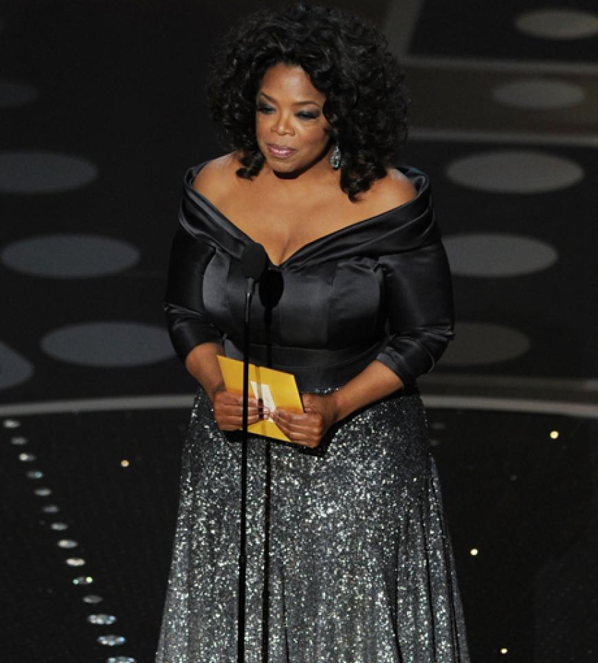 Oprah Winfrey darf ebenfalls einen Award überreichen und vergibt einen Oscar an die Beste Dokumentation (